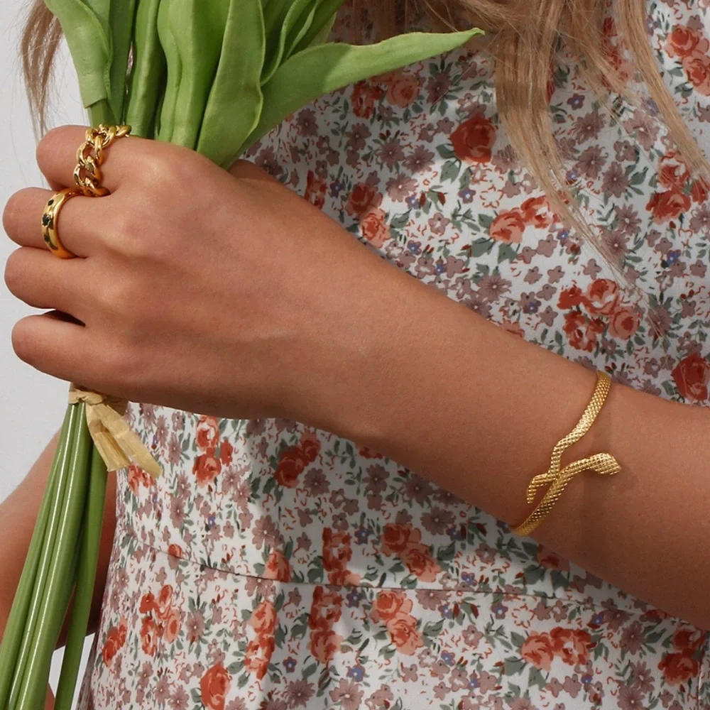 NEW ADJUSTABLE 18K GOLD BANGLE BRACELET, NICE BRACELET, CUTE BRACELET - Picture 3 of 7